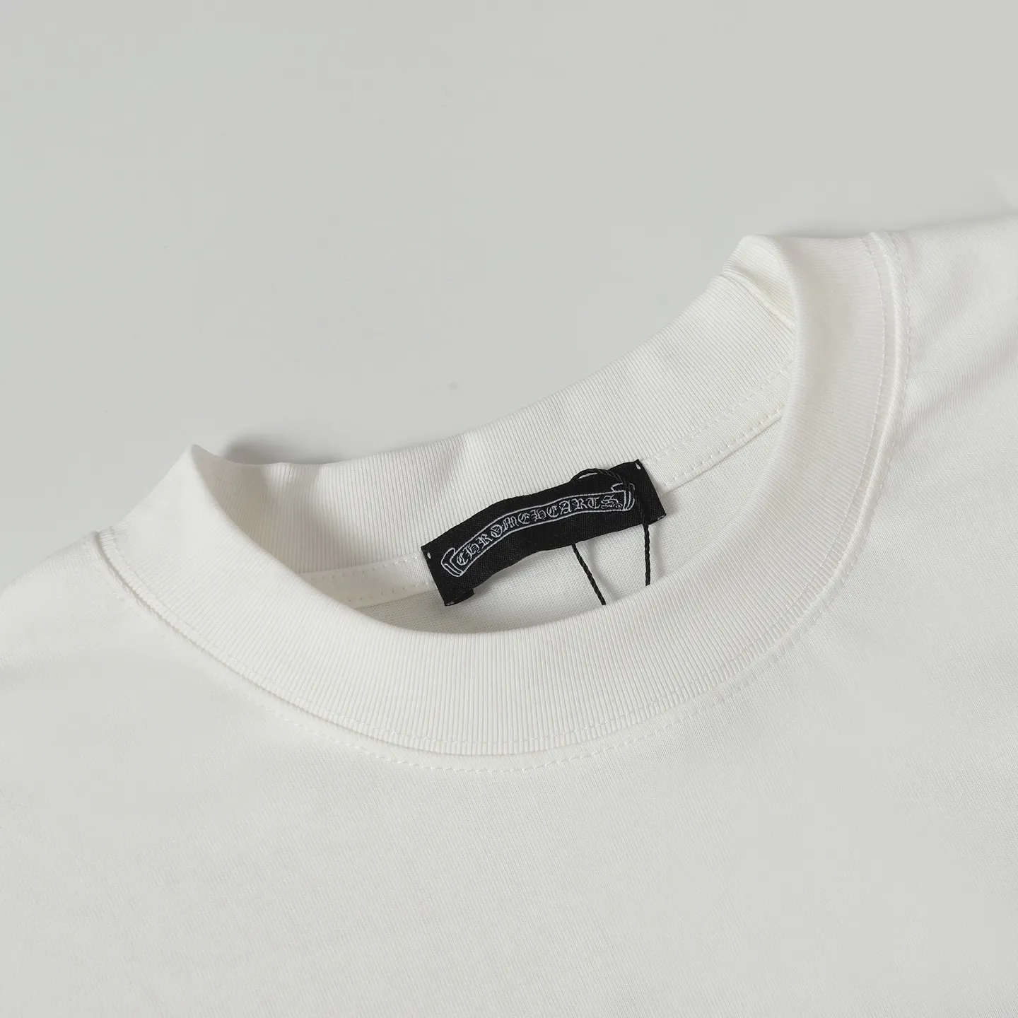 🅿️170 Chrome hearte/Chrome heart ch 25ss early spring new Sanskrit logo short-sleeved T-shirt. A must-have item for daily commuting for men and women in light luxury. The correct version is welcome to compare. Detailed features: ·280 grams of 100% pure cotton double yarn jersey fabric. ·Custom-dyed special thickening in the same vat. 32 count double-strand 1x1 thread. Size: XS-L